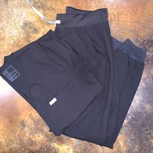 Small black FIGS scrub set. NWOT